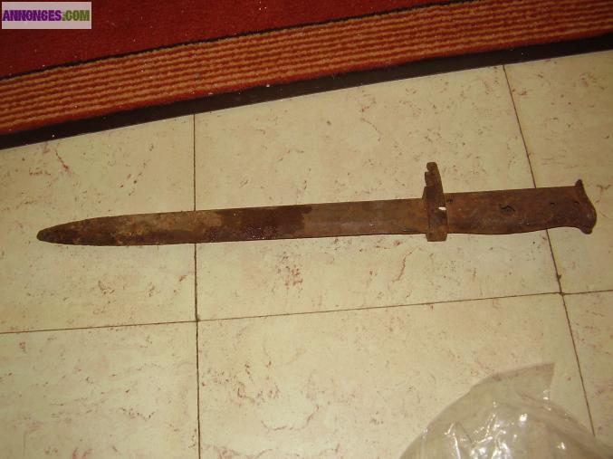 Casque allemand de la guerre 1418 plus baoinnette