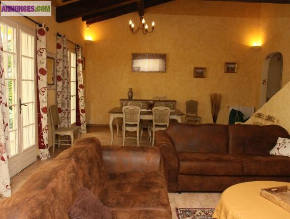 LOCATION SAISONNIÈRE Villas Maubec (Vaucluse), 230 m²