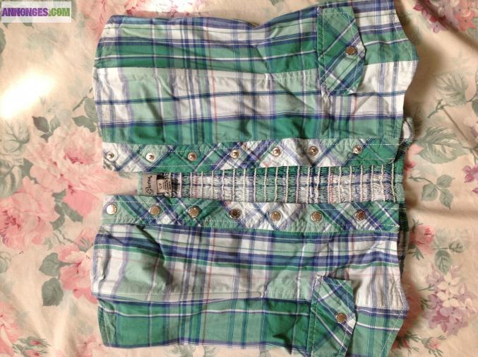 Nombreux vêtements femme