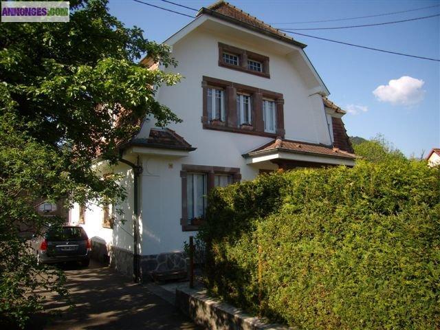 Ensemble immobilier: 2 maisons dont un gîte pour 10 personnes