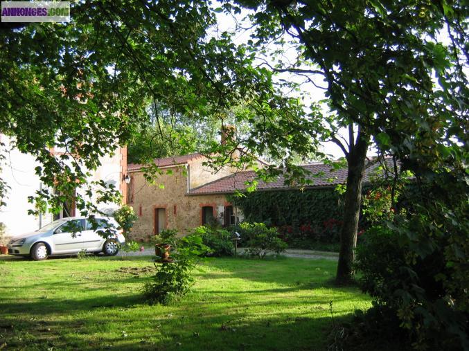 Maison de maitre 230 m2 avec dépendances 400 m2 sur parc boisé 25000 m2