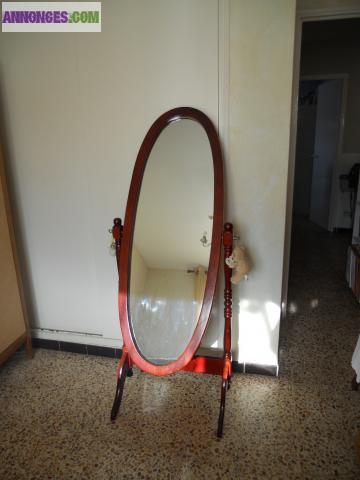 Miroir sur pied