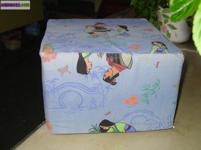 Pouf mousse,dehoussable =12 euros