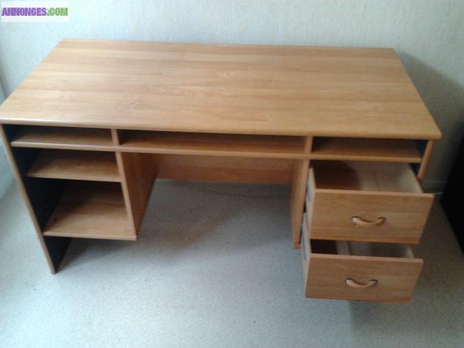 Table, table basse, bureau Très bon état.