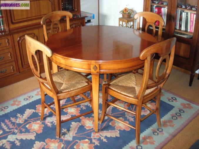 Table ronde et ses deux rallonges + 4 chaises