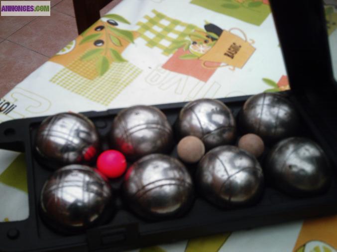8 boules de petanques
