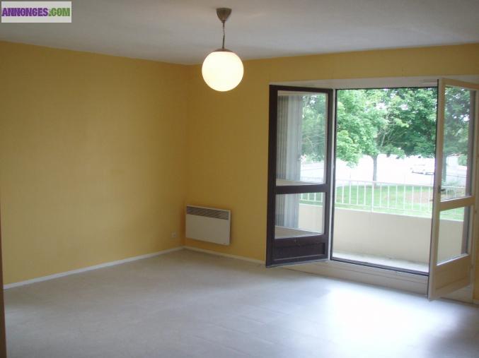 Appartement f2 56 m2 accès sécurisé faible charge, 18 m2 de balcon, salon 23 m2