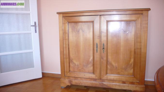 Buffet Ancien en Merisier Massif