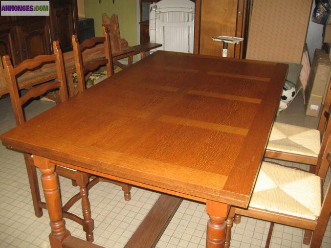 Living en 2 parties table et chaises