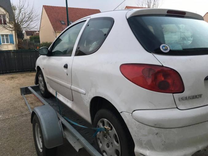 PEUGEOT 206  accidenté