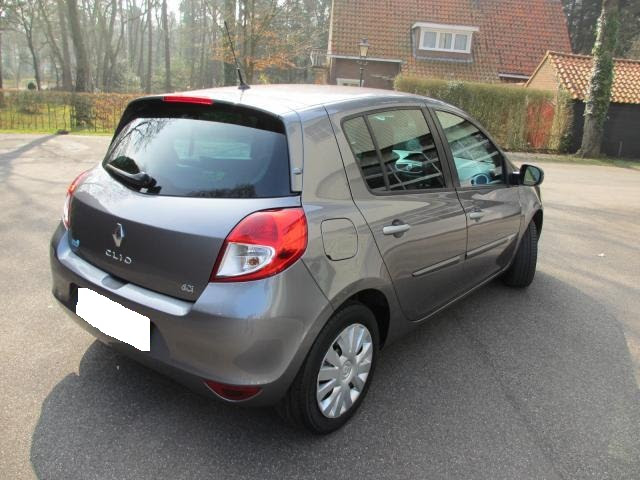 Renault Clio 3 dci 75 cv en bon état très économique