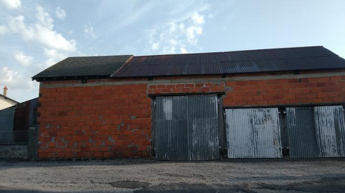 Belle maison indépendante avec terrain et grand garage.
