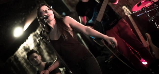 Chanteuse Pro donne cours de chant à Aix 