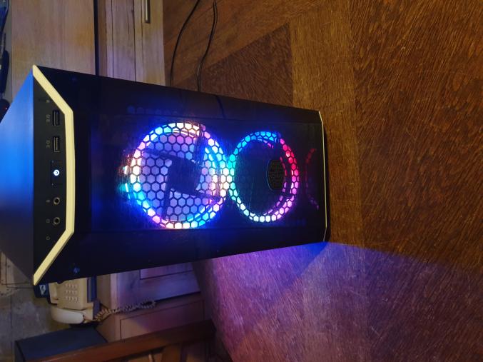 Pc tour coolermaster noir / blanc rgb