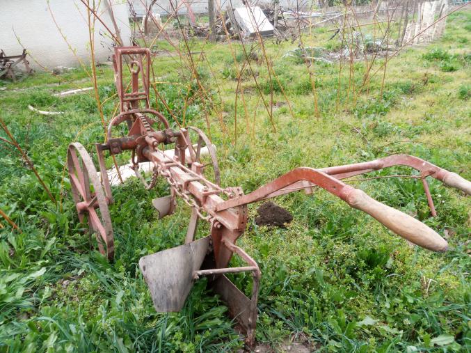 Charrue à vendre