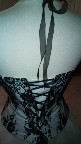 Vends robe de mariée en tulle ivoire et noire