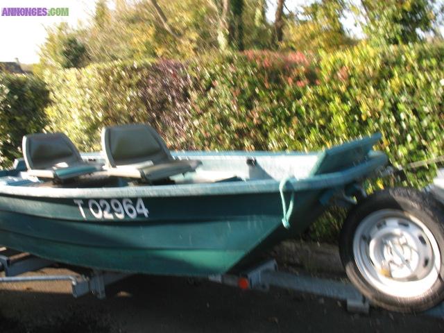 BARQUE DE PECHE + REMORQUE