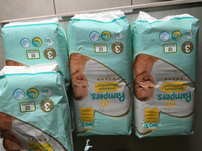 150 COUCHES PAMPERS 