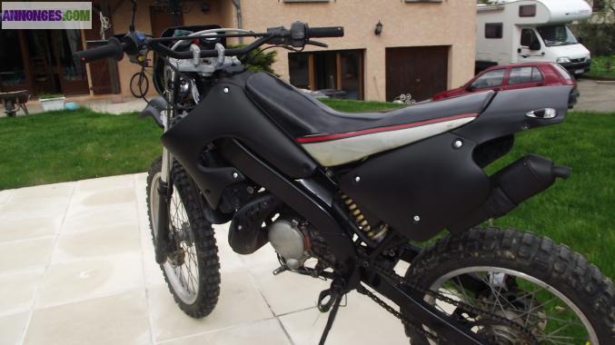 MOTO XPS noir mat bon état