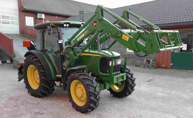 John Deere 5515-4