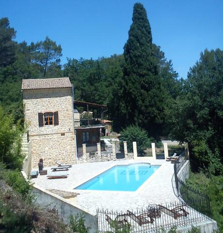 PROVENCE : maison du train avec grande piscine