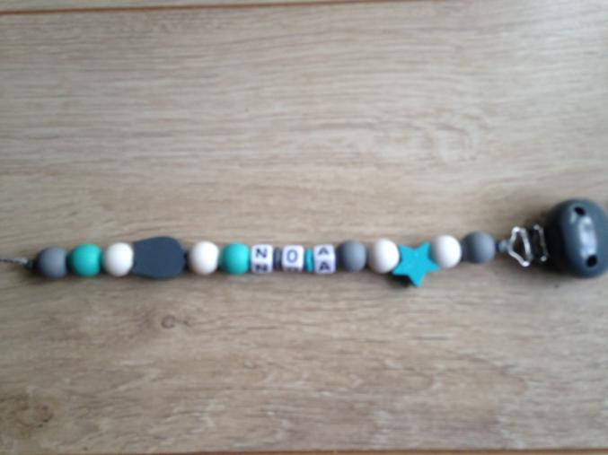 Attache tetine personnalisee