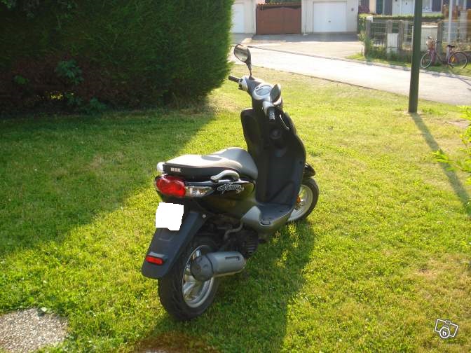 Scooter ovetto noir mbk 2 roues