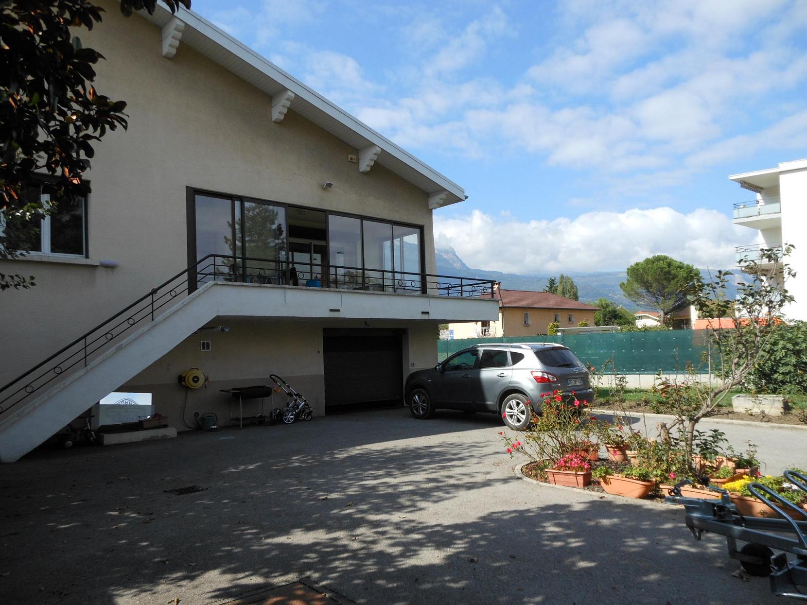 Maison + t1 bis echirolles