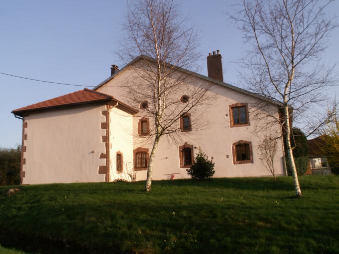   Ferme entièrement rénovée deux appartements T6