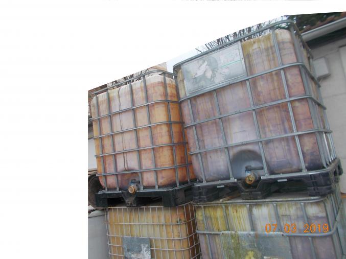 CUVES ET FÛTS RÉCUPÉRATEUR D'EAU DE PLUIE POUR LE JARDIN         