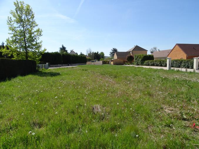 Terrain à bâtir  - 673 m² -  LUX (71100)