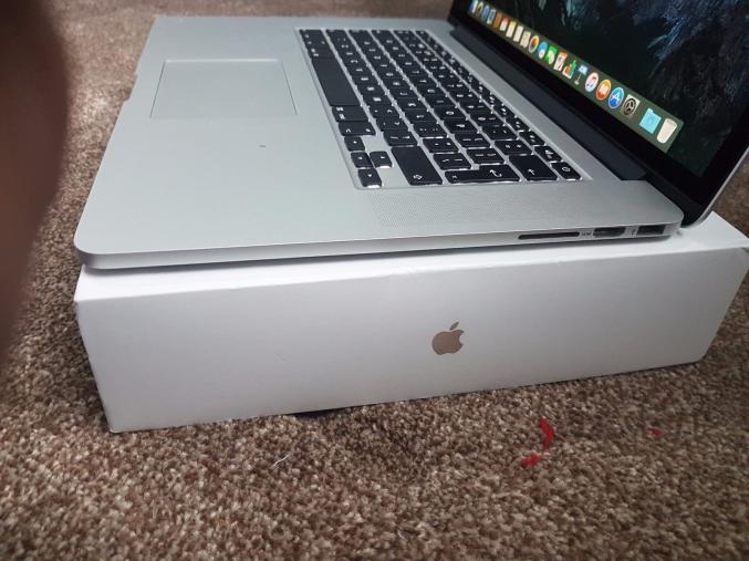 2015 Retina Display d’Apple Macbook Pro 15 i7 2.2Ghz 16Go 256GB SSD 1,5 Go Iris 