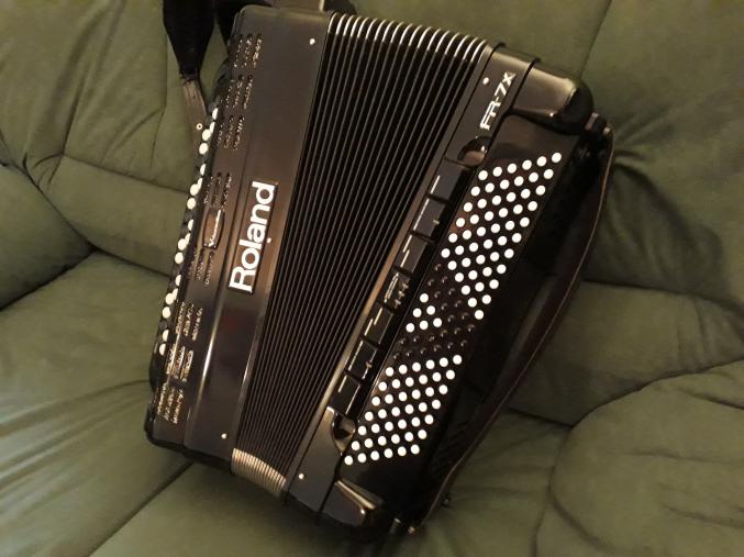 Accordéon ROLAND FR7xb noir