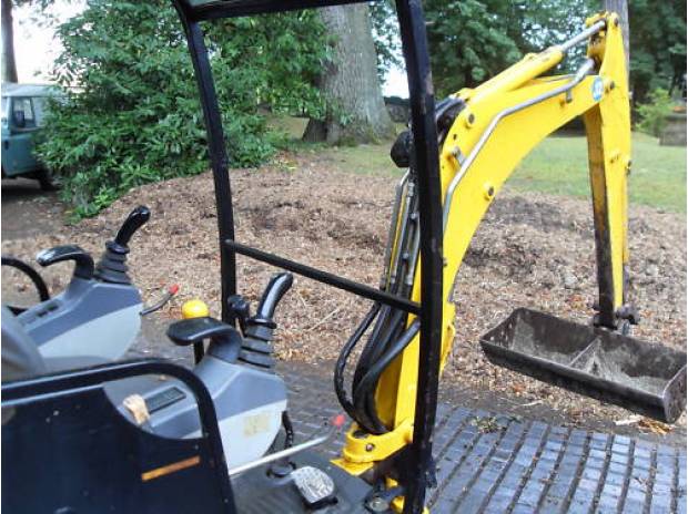 Donne MINI PELLE JCB 8015 de 2003 