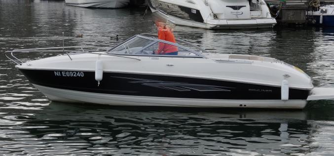 Bateau Bayliner 702