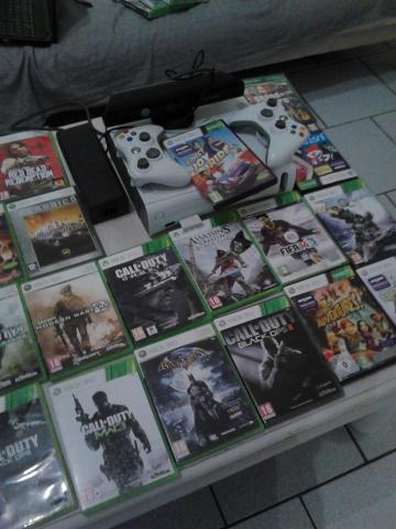Xbox 360, 2 mannettes , 35-40 jeux , kinect ..