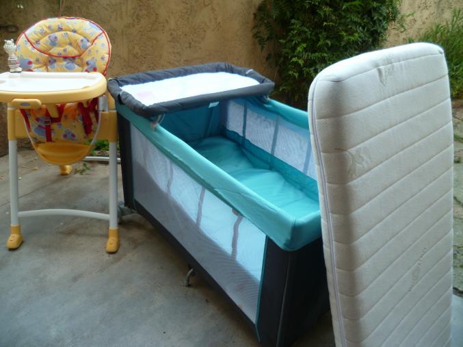 Lit parapluie + chaise haute