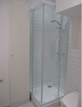 Très beau studio à louer dans petit immeuble