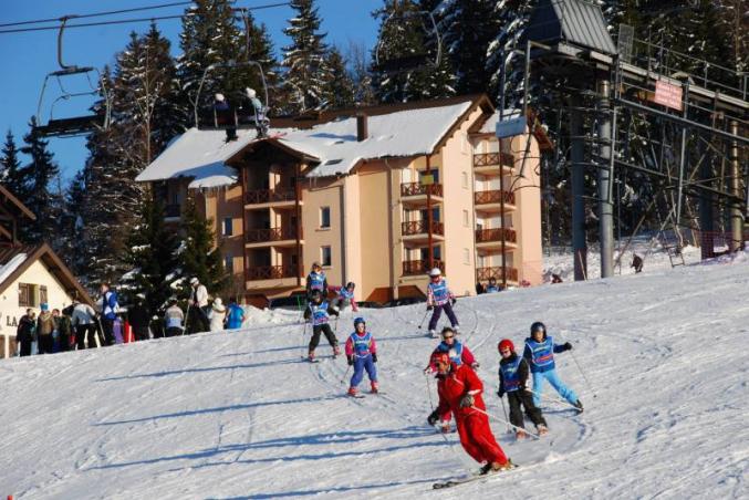 LES ROUSSES ETE ET HIVER 8 Personnes direct sur les pistes
