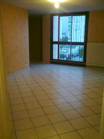 F4 - 77m2 avec garage au pied du tramway - 519 €