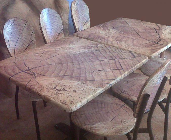Chaises et tables personnalisées