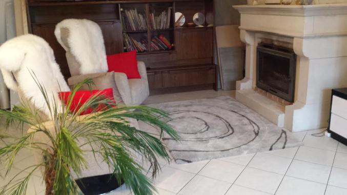 Longère rénovée avec jardin et garage