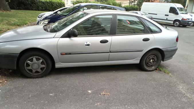 Renault laguna 1