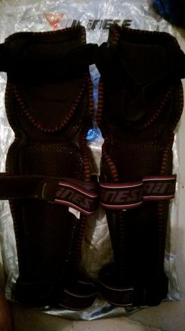 Protection genoux et tibias Performance Knee guard 