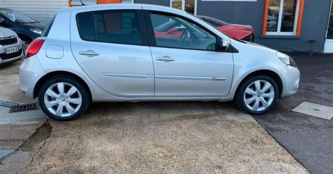 Renault Clio d'année : 2009 avec 92.000km réels au compteur, son carburant est diesel et a comme boite de vitesse : manuel CT OK