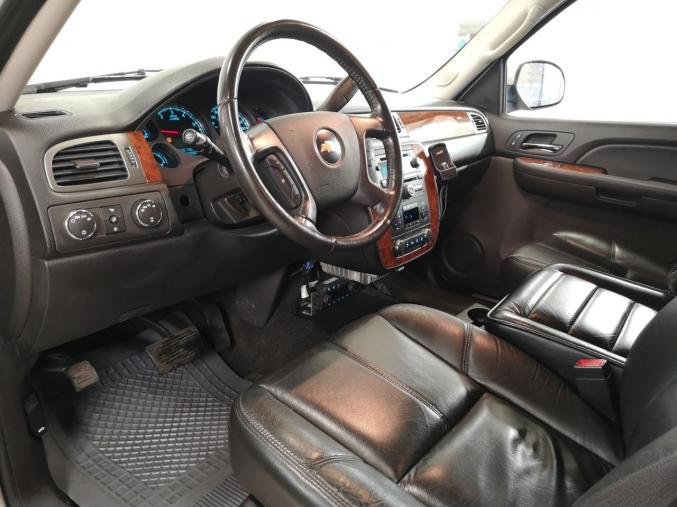 Chevrolet Suburban 5.3L 324CV / 9 places / Park sensor / Top équipé