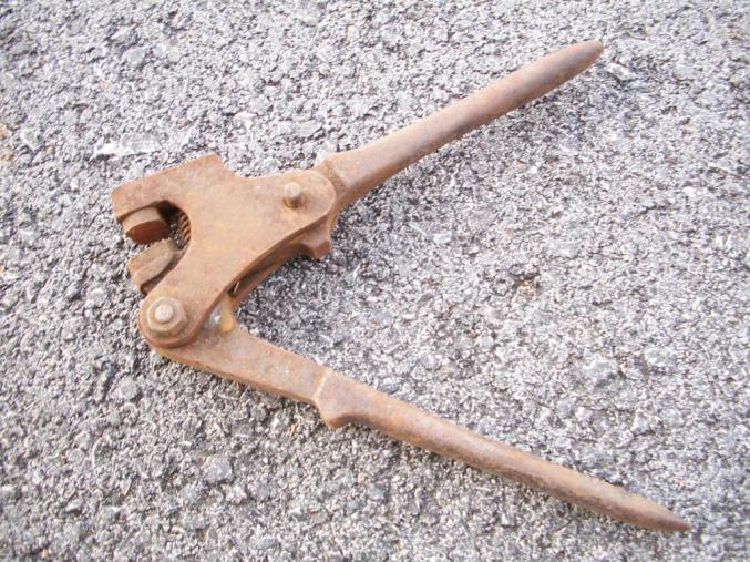 Pince a clipser ou a bouteroller ancienne