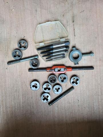 Jeu de tarauds