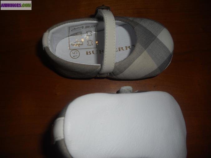 Robe burberry neuve bébé 6 mois + ballerines et chaussettes