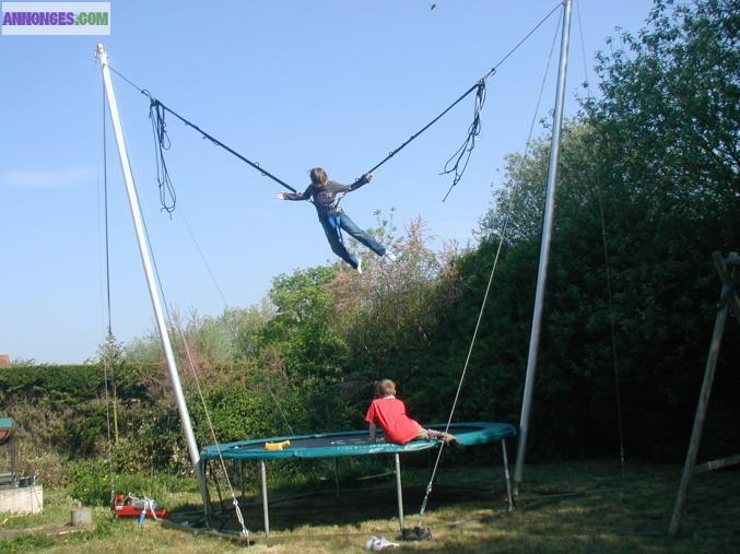 Trampoline assisté par élastique